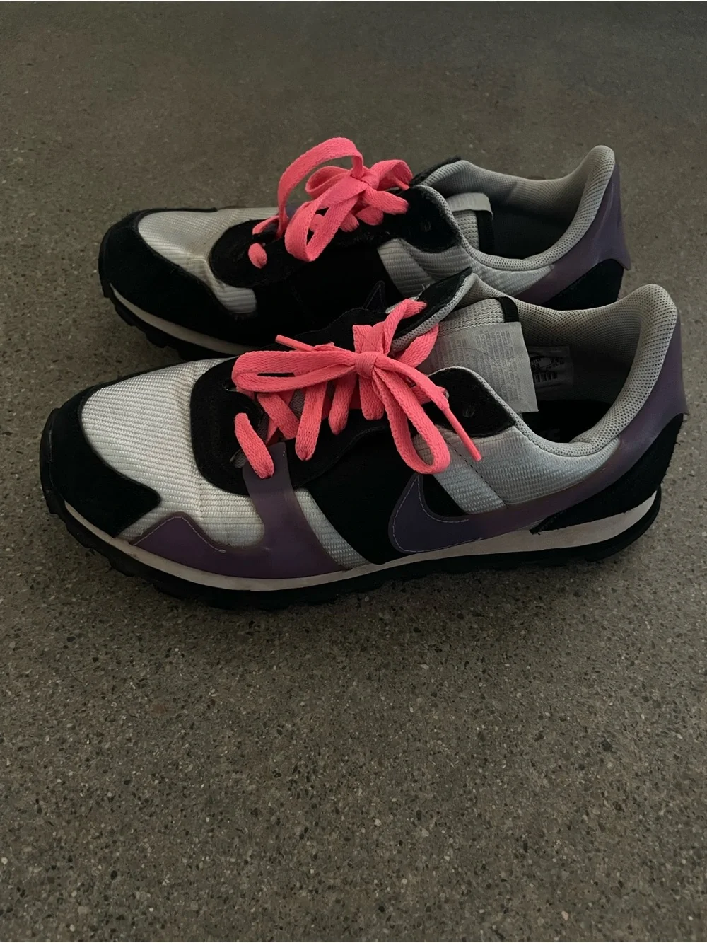Nike Women’s Black and Purple Running Sneakers with Pink Laces Size 7